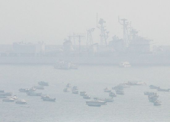 青岛迎蛇年最重雾霾天 小青岛视线中消失