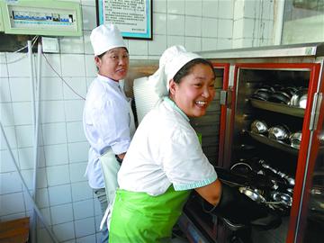 青岛中小学食堂不达A就关门