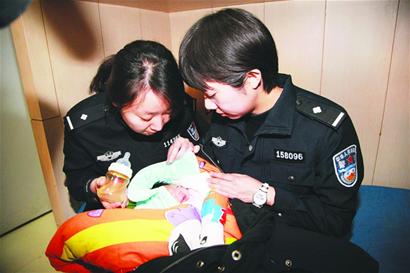 电线杆下发现弃婴 电线杆下发现弃婴