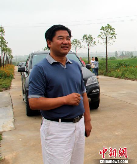 张德华在工作中。2012年资料图 吴奇勇 摄