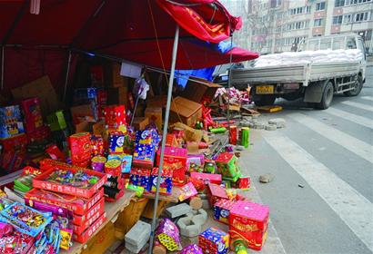 仙居路货车失控撞进爆竹摊