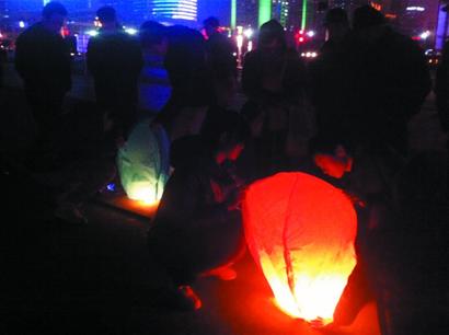 燃放孔明灯 小心惹祸患 燃放孔明灯 小心惹祸患