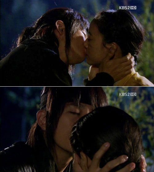 韩剧中频现激情戏来挽救收视 朴施厚裸身狂吻三女