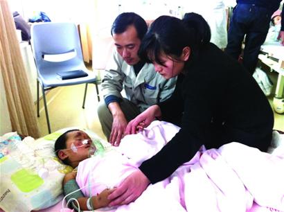 21岁男孩遭汽车前后轮轮番碾压 奇迹生还