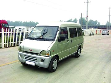 21岁男孩遭汽车前后轮轮番碾压 奇迹生还