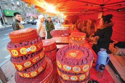 烟花爆竹销售遇冷 算账对账零售业户发愁