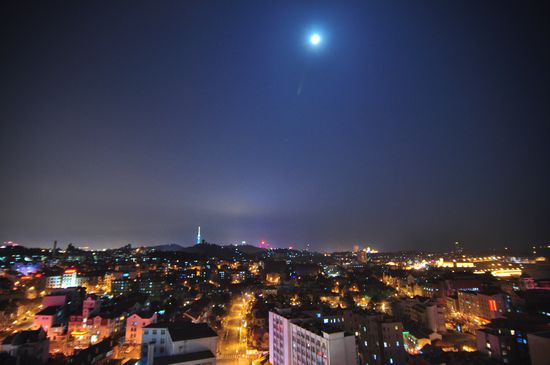 晒元宵夜唯美月色 正月十七将最圆