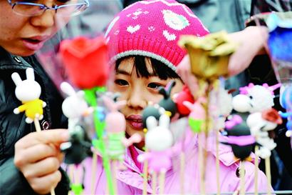 海云庵糖球会今日上午启动 鸟叔面人立体糖雕看点多