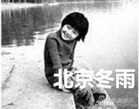 44岁许晴昔日黑白童年照 光屁股露点照一同曝光