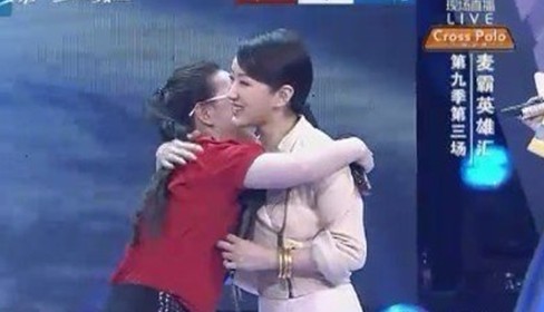 杨钰莹节目录制现场遭选手羞辱 愤怒离场