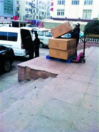 快递野蛮分拣致损最高罚3万 摄像头24小时紧盯