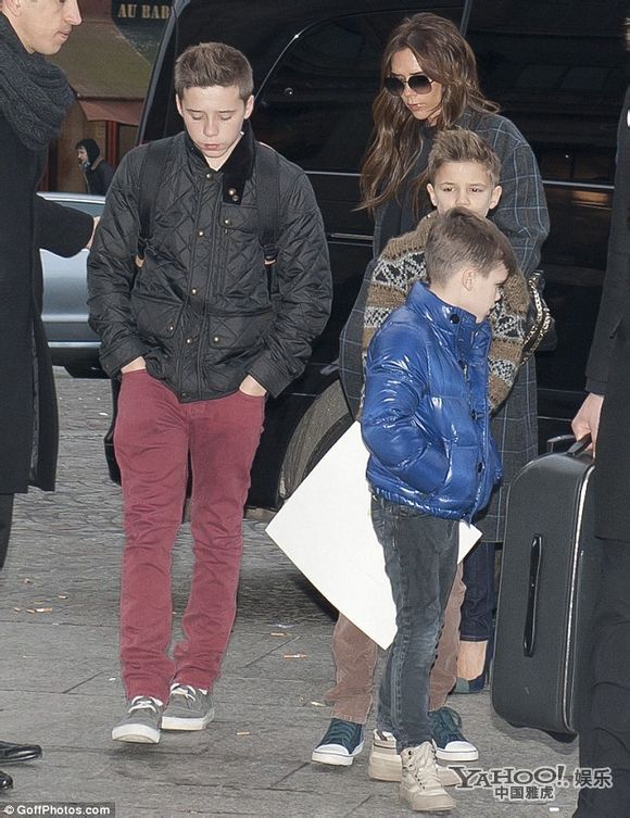 维多利亚带子女返家 小七被吓哭忙遮脸