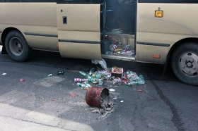 当地高速交警称，2月21日，交警赶到时，中巴车内的火炉依然燃烧着。图/山西高速交警一支队