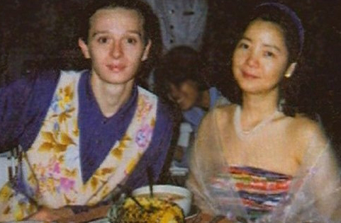 邓丽君尸检照曝光 疑似曾遭掌掴