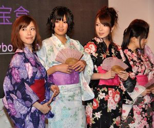 日本女优进军内地创业路 兼职陪酒无所不做