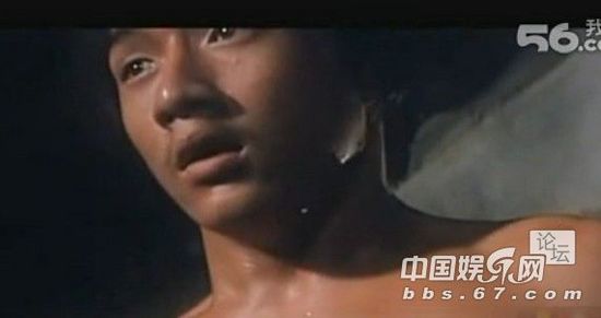 口味有点重！成龙大哥早年三级片曝光 与艳星翻云覆雨