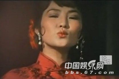 口味有点重！成龙大哥早年三级片曝光 与艳星翻云覆雨