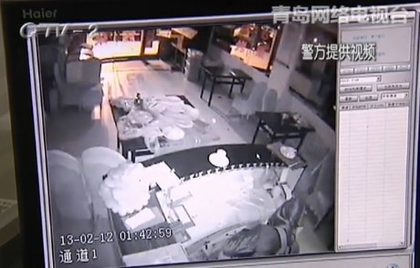 18岁小伙偷遍洛阳路一条街 只得两部手机百元零钱