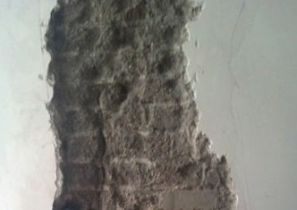 青岛新华锦小区现楼裂裂 承重墙裂缝宽1厘米