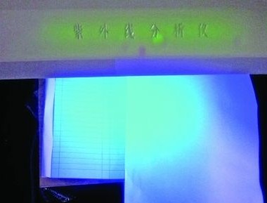 学生作业本被曝含荧光剂 越贵越白含量越多