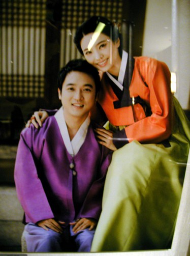 揭嫁豪门女星：李英爱诞龙凤胎 韩彩英9年恋爱长跑