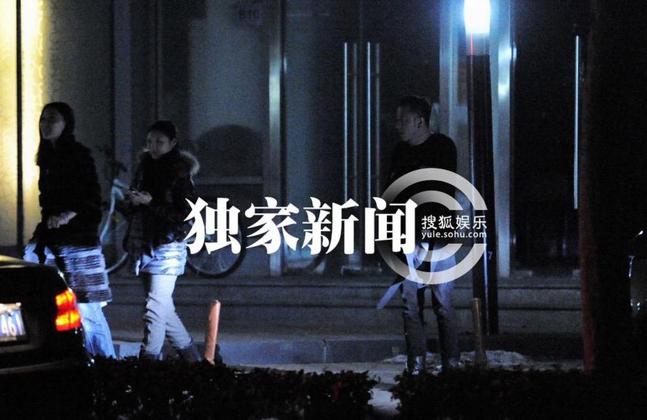 追星：杨坤深夜奔会所带神秘女同归 孙俪捞金变粉嫩辣妈