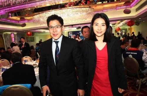 郭晶晶霍启刚现身香港宴会
