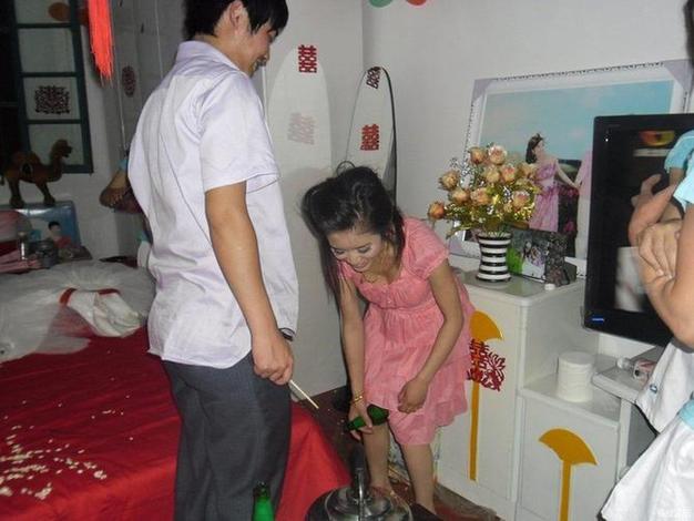 闹洞房无底线 现场不堪入目