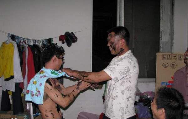 闹洞房无底线 现场不堪入目