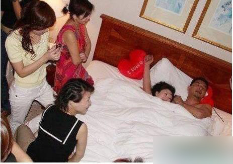 闹洞房无底线 现场不堪入目