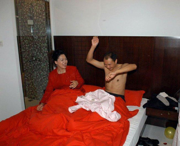 闹洞房无底线 现场不堪入目