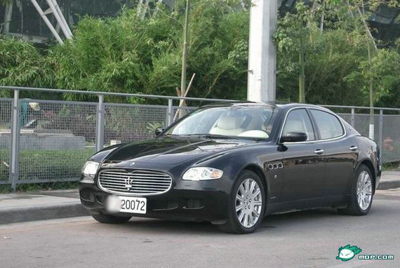 资料图：网络曝光的军车中的豪华车。