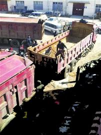 车主谈超载：工程转包 不超载就赔钱