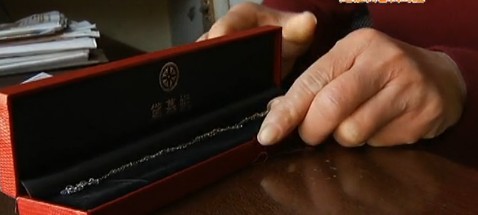 铂金项链戴一天就变黑 送修后重量凭空少一半 铂金项链戴一天就变黑 送修后重量凭空少一半