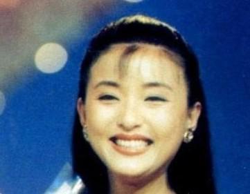 杨澜青涩照曝光 两次婚姻坐拥70亿身家秘闻