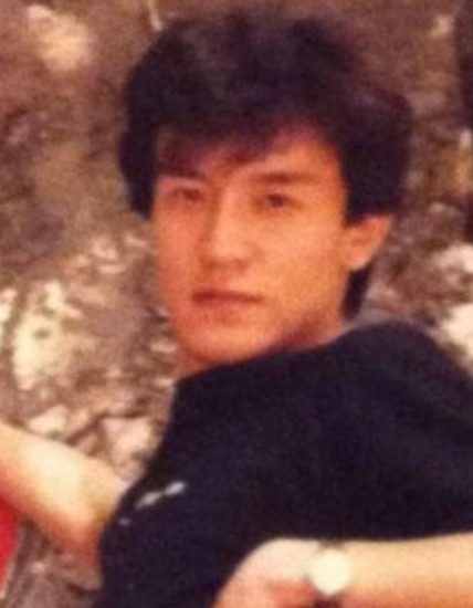 李咏19岁青涩旧照曝光 鼻梁高挺英俊似费翔