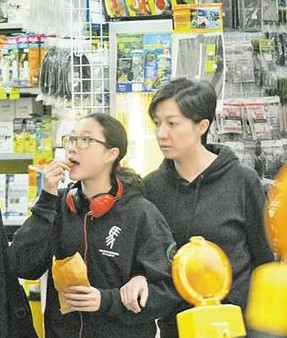 成龙曾公开谈私生女 22亿家产没给她留一分