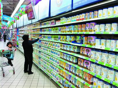 国产奶粉高成本低售价 厂家养不起促销员