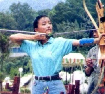 杨澜青涩照曝光 两次婚姻坐拥70亿身家秘闻