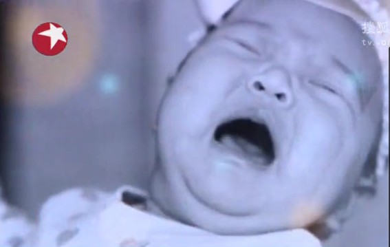 李小璐透视装代言 女儿近照曝光