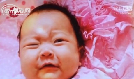 李小璐透视装代言获成龙赠万元红包 女儿近照曝光