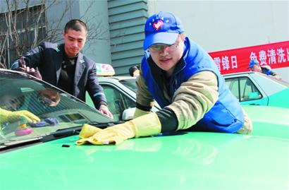 45.2万名志愿者托起爱心青岛 45.2万名志愿者托起爱心青岛