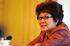 穆麟茹。房产商委员:若双方愿意1平卖1000万也合理