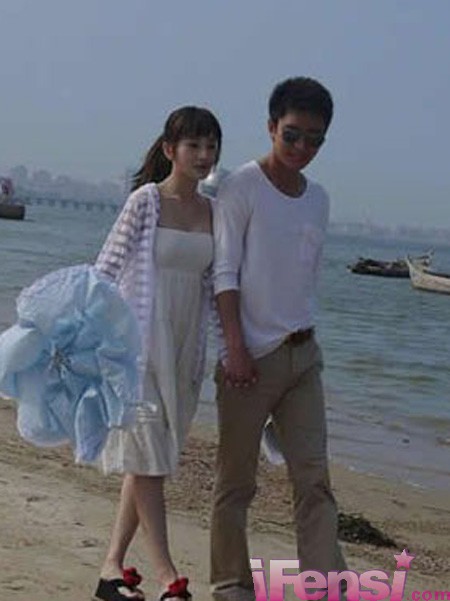 明星情侣甜蜜家居照