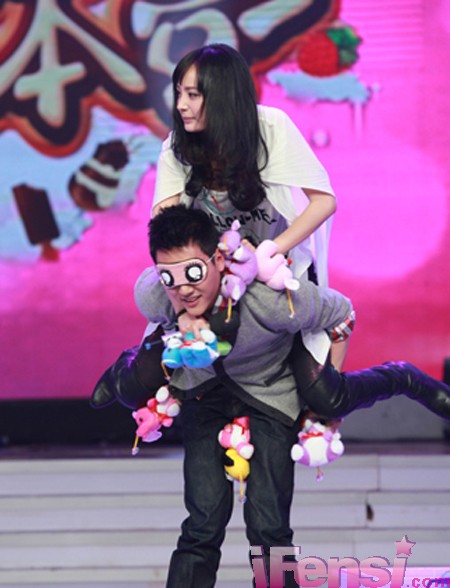 明星情侣甜蜜家居照