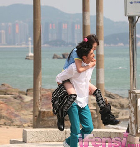 明星情侣甜蜜家居照