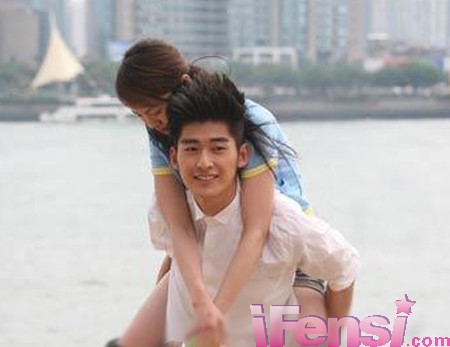 明星情侣甜蜜家居照