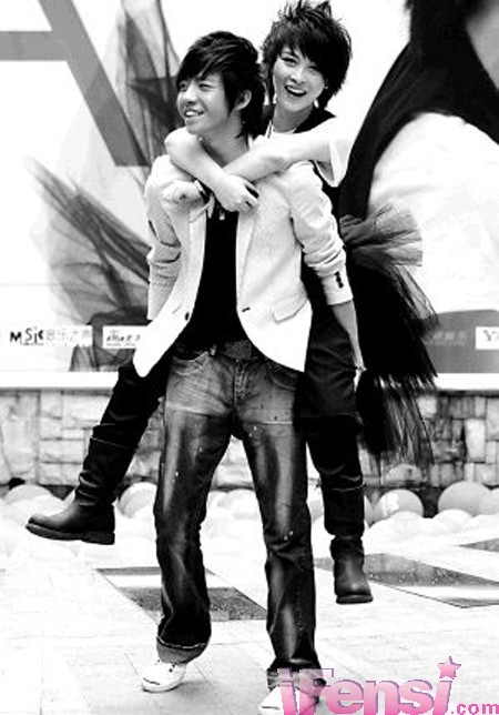 明星情侣甜蜜家居照