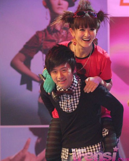 明星情侣甜蜜家居照