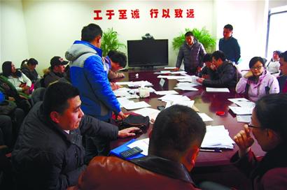 我市二手房交易量激增 记者跟访一名中介门店店长体验新政细则出台后买卖双方的焦虑